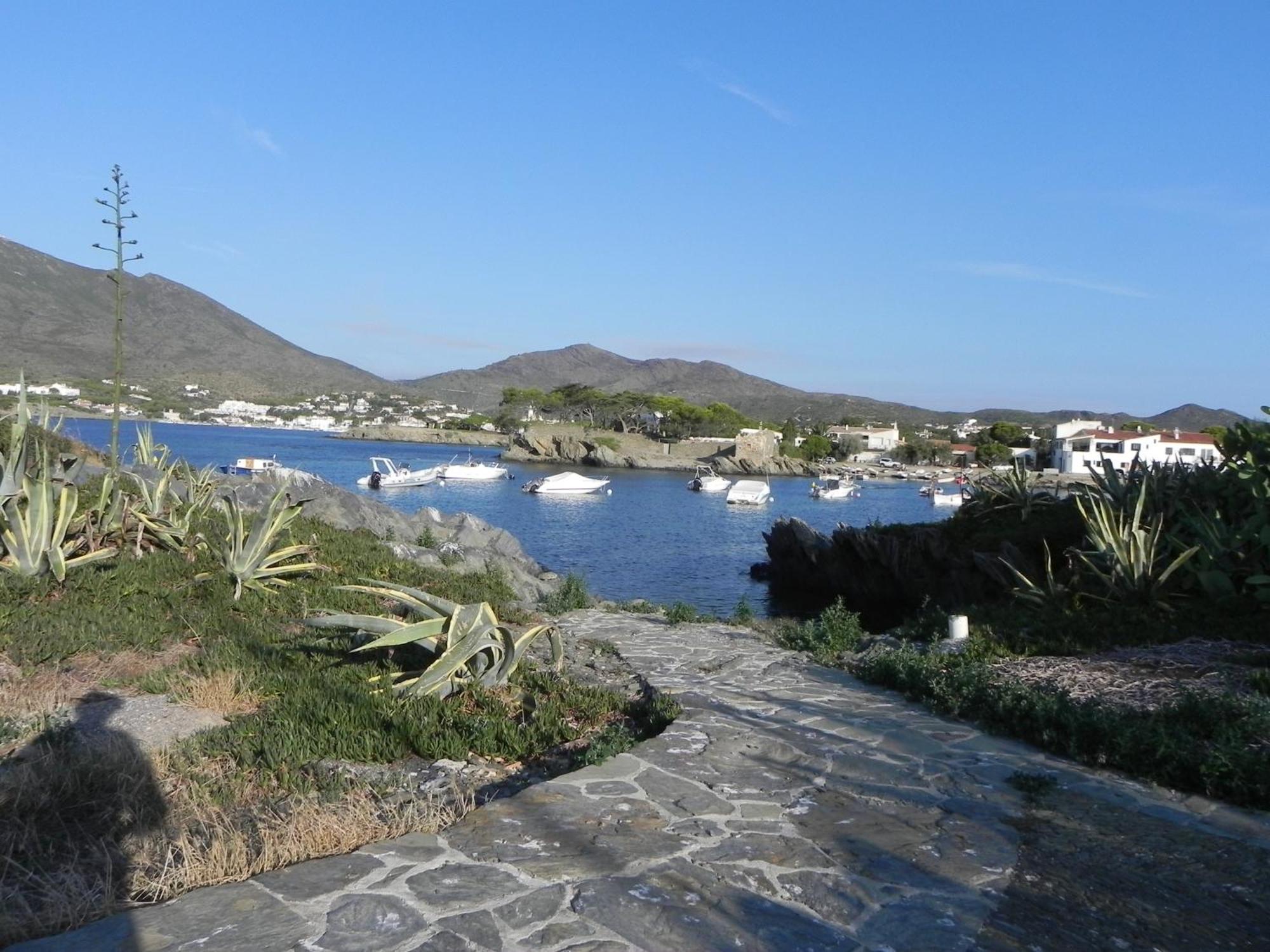 Isla Privada En Cadaques De Ensueno Con 11 Habitaciones Dobles Con Bano Privado Y Piscina Exterior photo