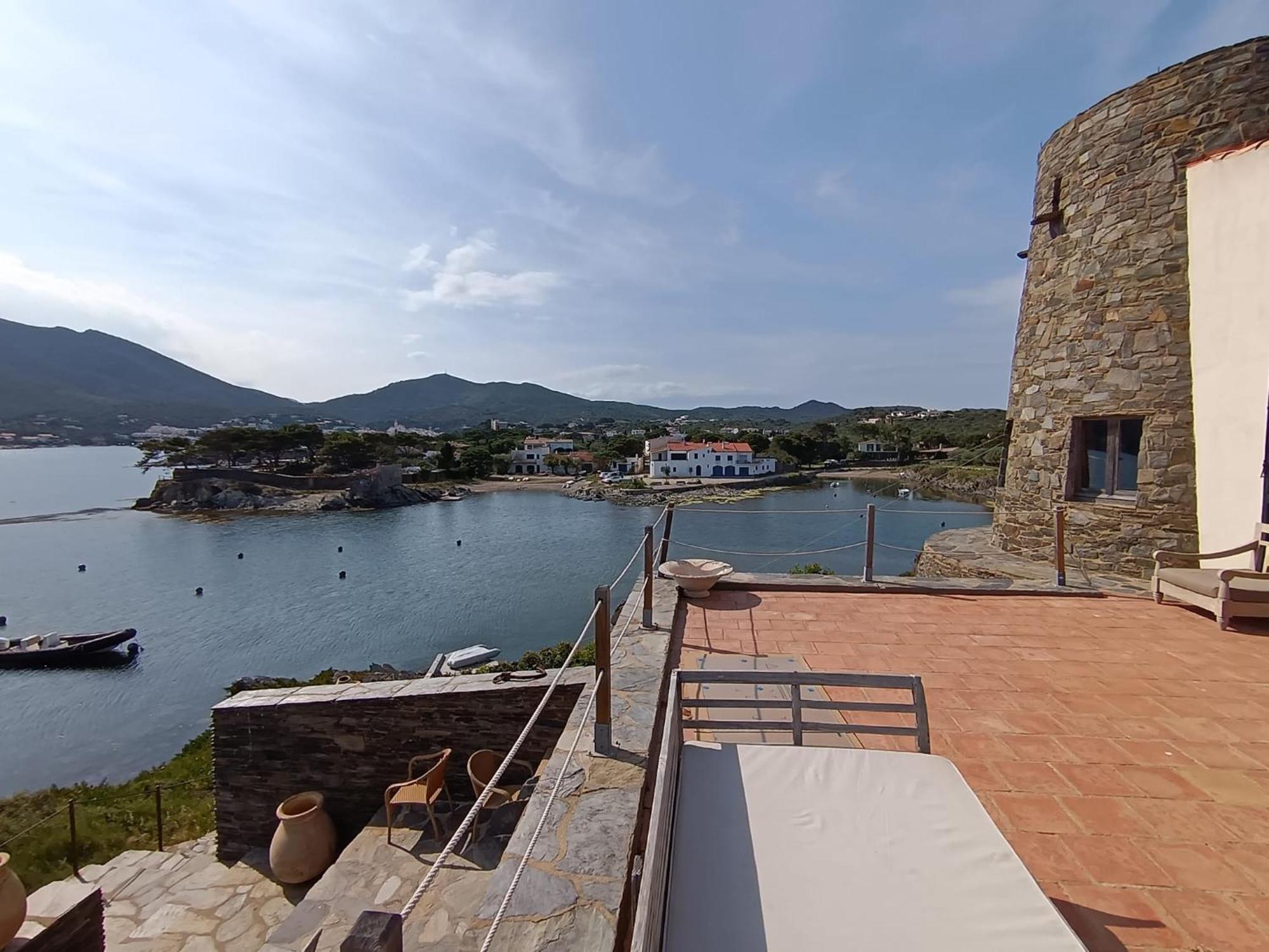 Isla Privada En Cadaques De Ensueno Con 11 Habitaciones Dobles Con Bano Privado Y Piscina Exterior photo