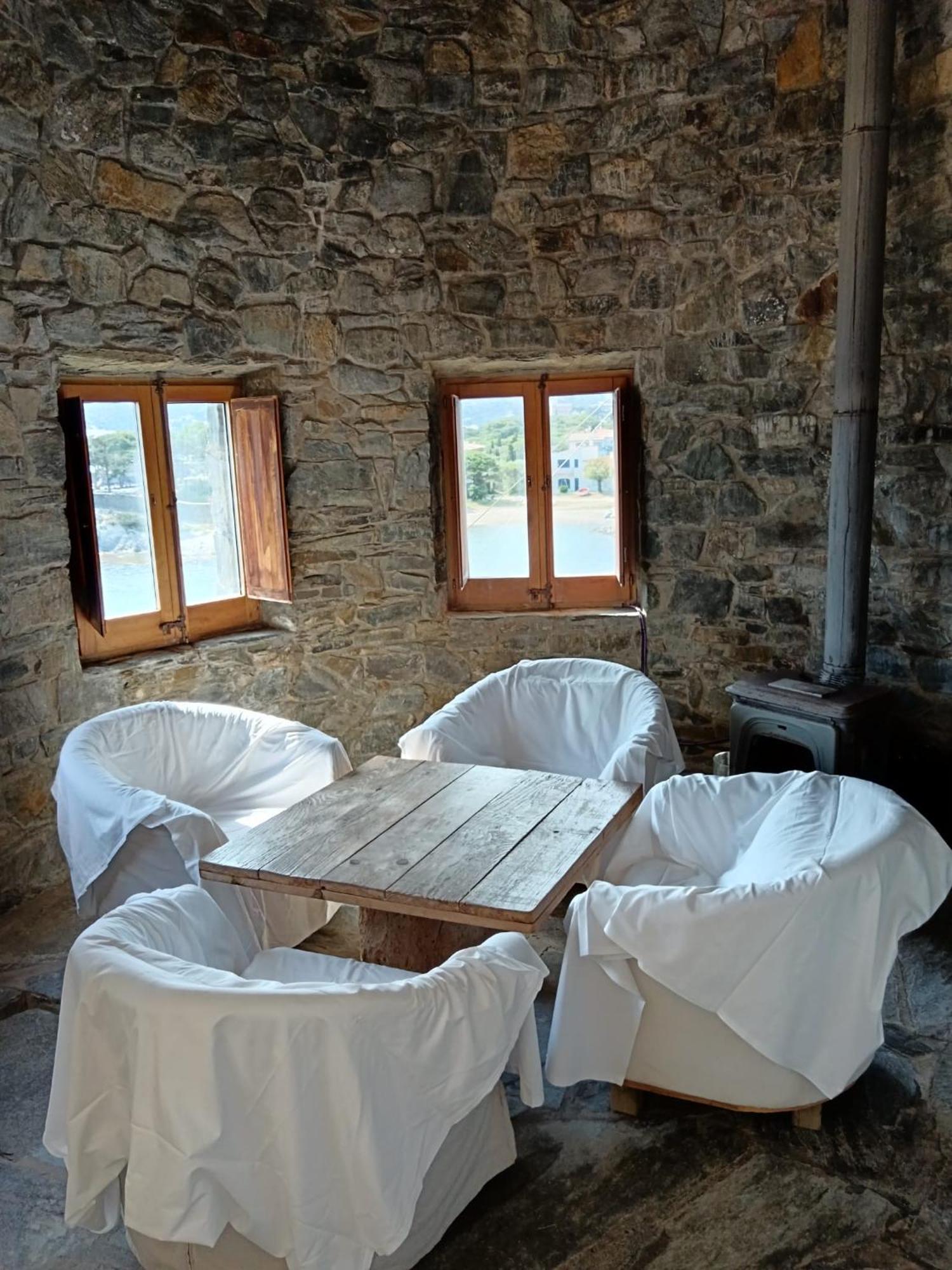 Isla Privada En Cadaques De Ensueno Con 11 Habitaciones Dobles Con Bano Privado Y Piscina Exterior photo