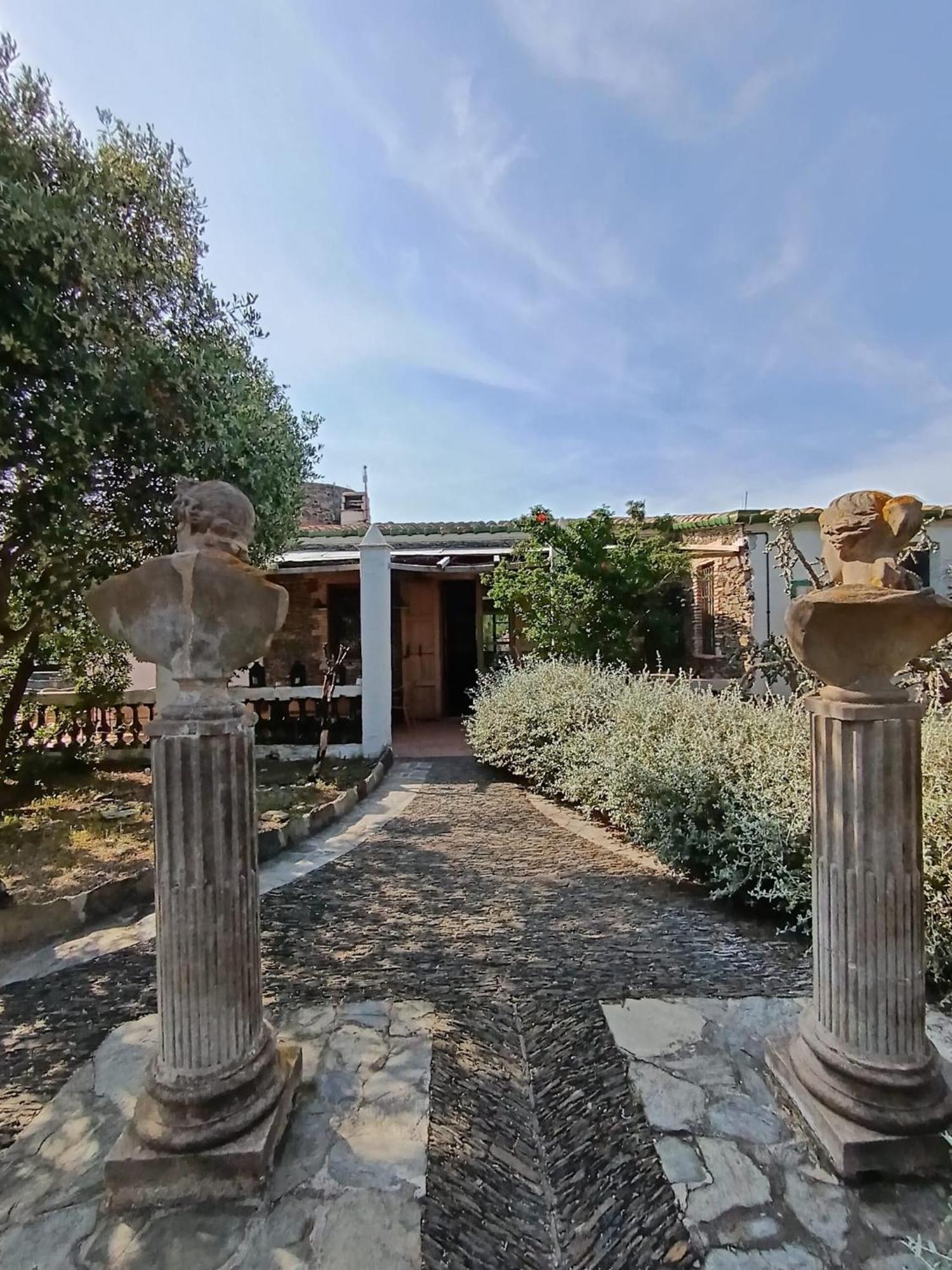 Isla Privada En Cadaques De Ensueno Con 11 Habitaciones Dobles Con Bano Privado Y Piscina Exterior photo