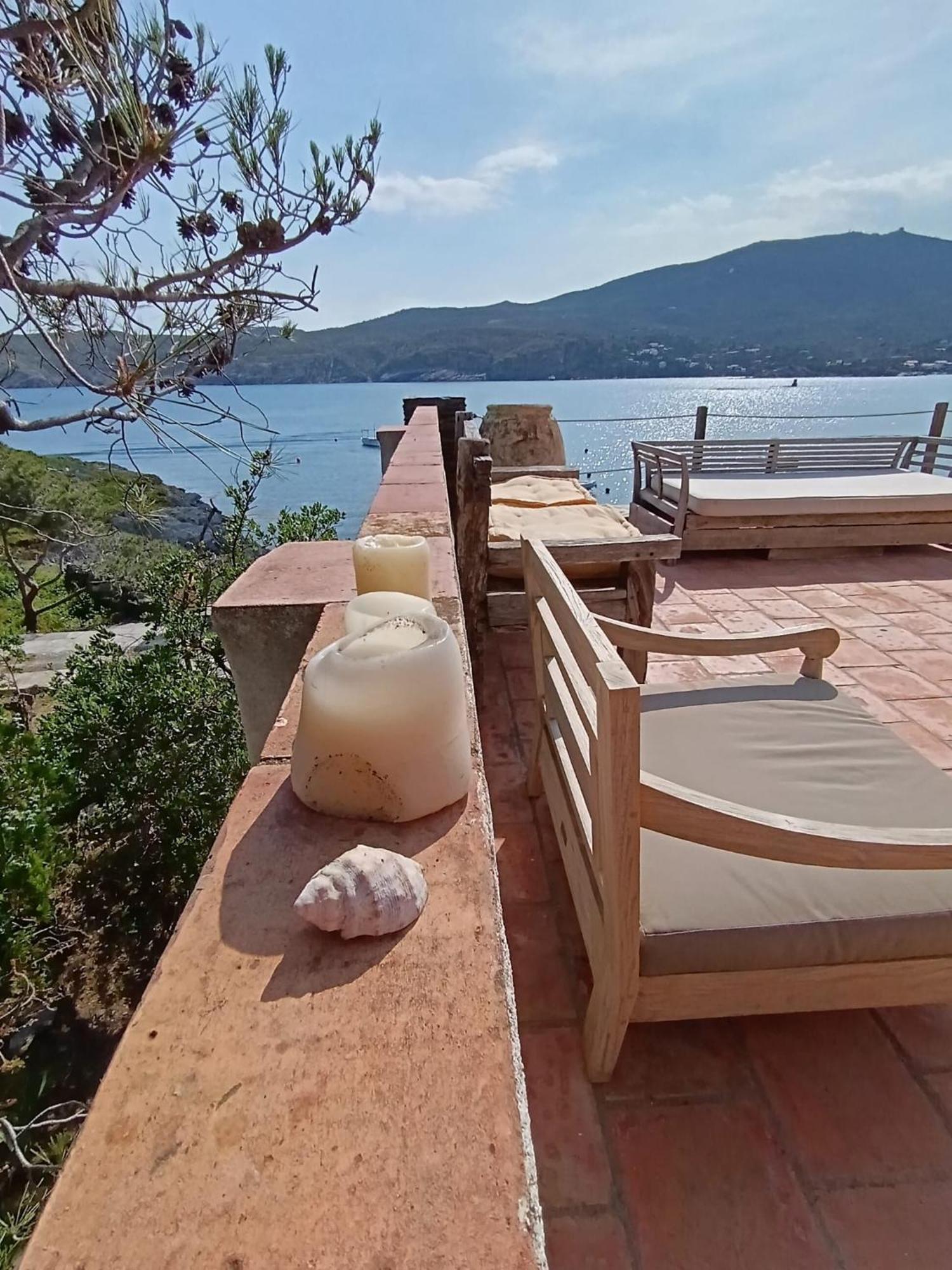 Isla Privada En Cadaques De Ensueno Con 11 Habitaciones Dobles Con Bano Privado Y Piscina Exterior photo