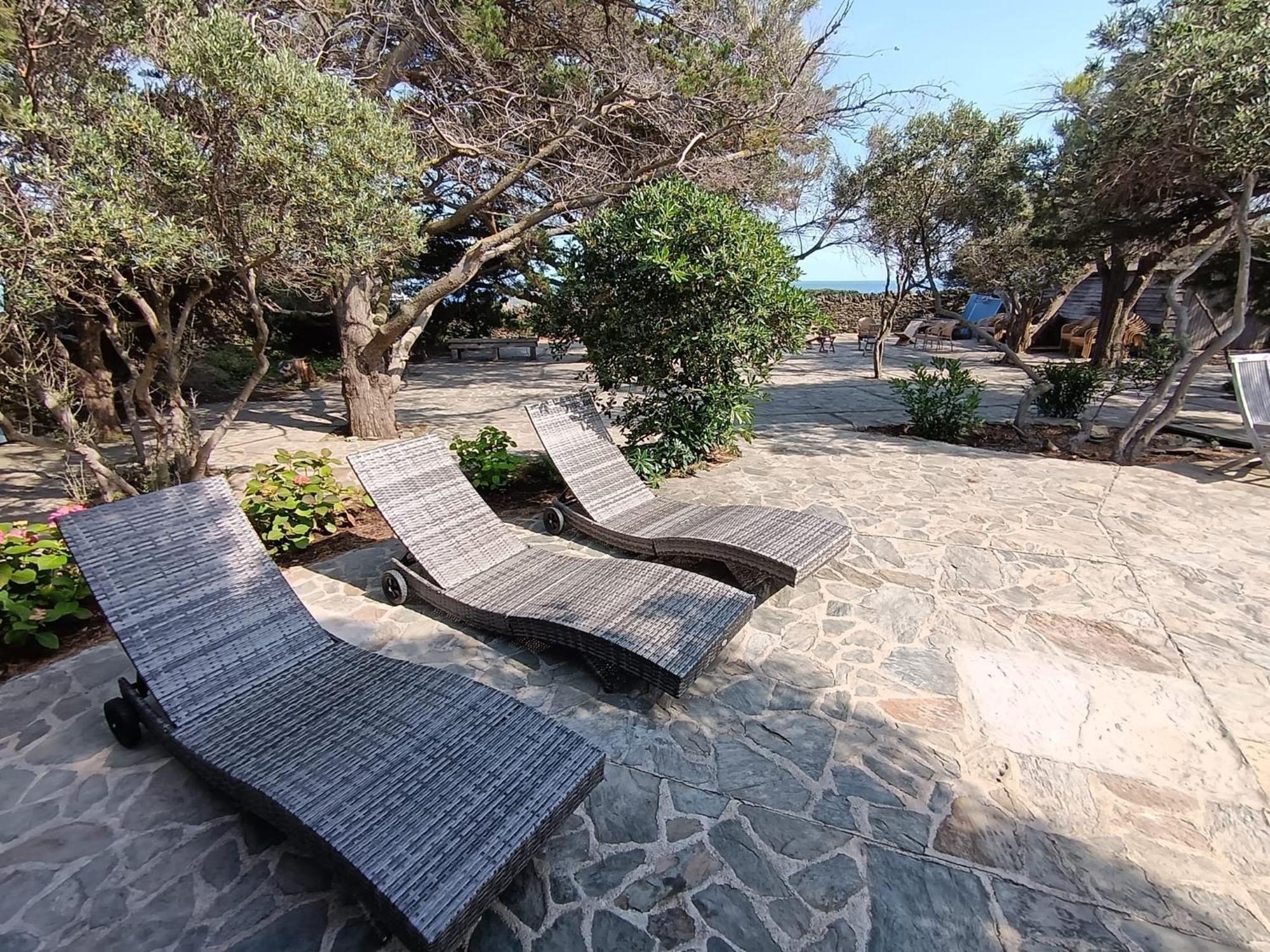 Isla Privada En Cadaques De Ensueno Con 11 Habitaciones Dobles Con Bano Privado Y Piscina Exterior photo