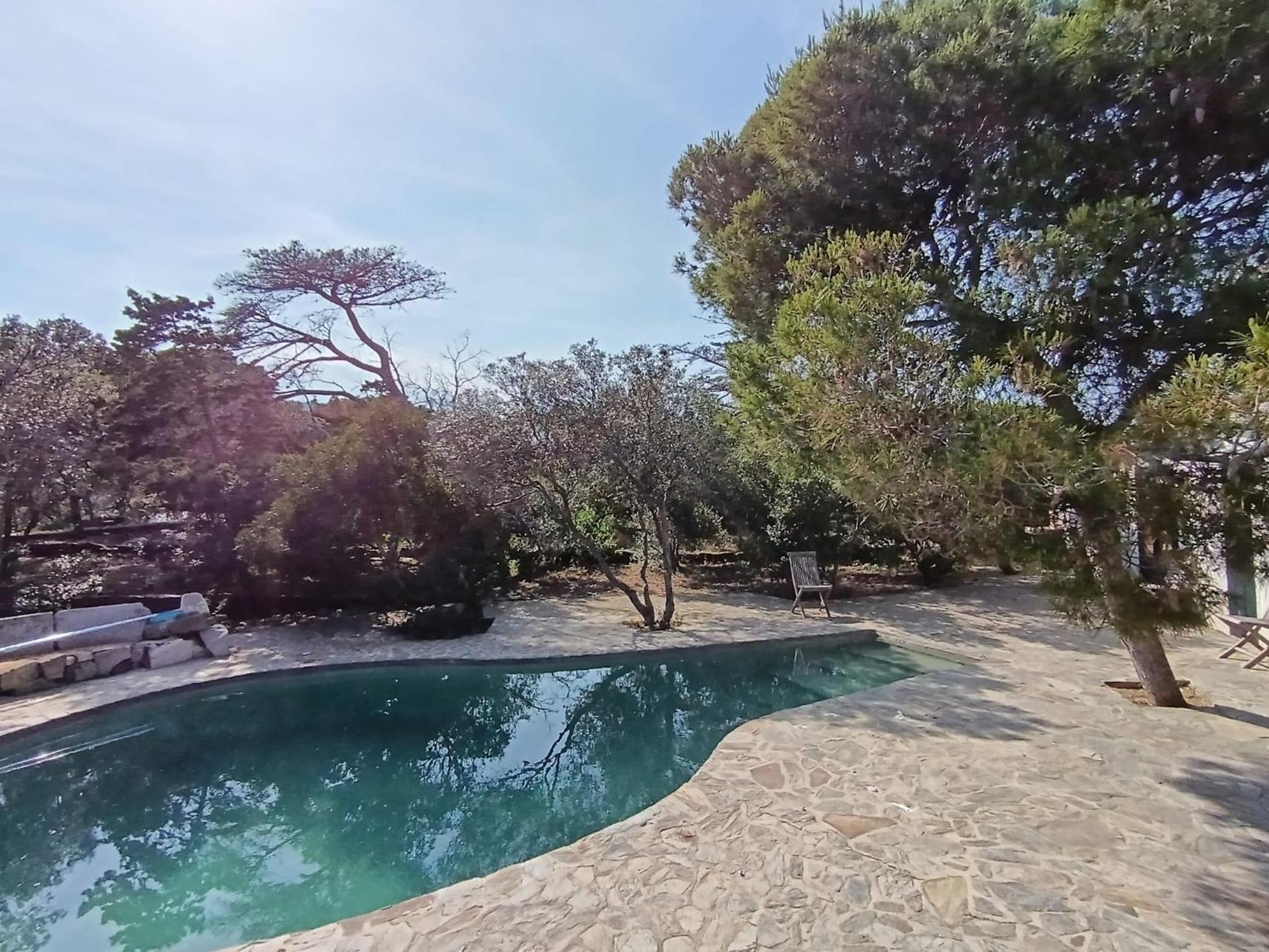 Isla Privada En Cadaques De Ensueno Con 11 Habitaciones Dobles Con Bano Privado Y Piscina Exterior photo