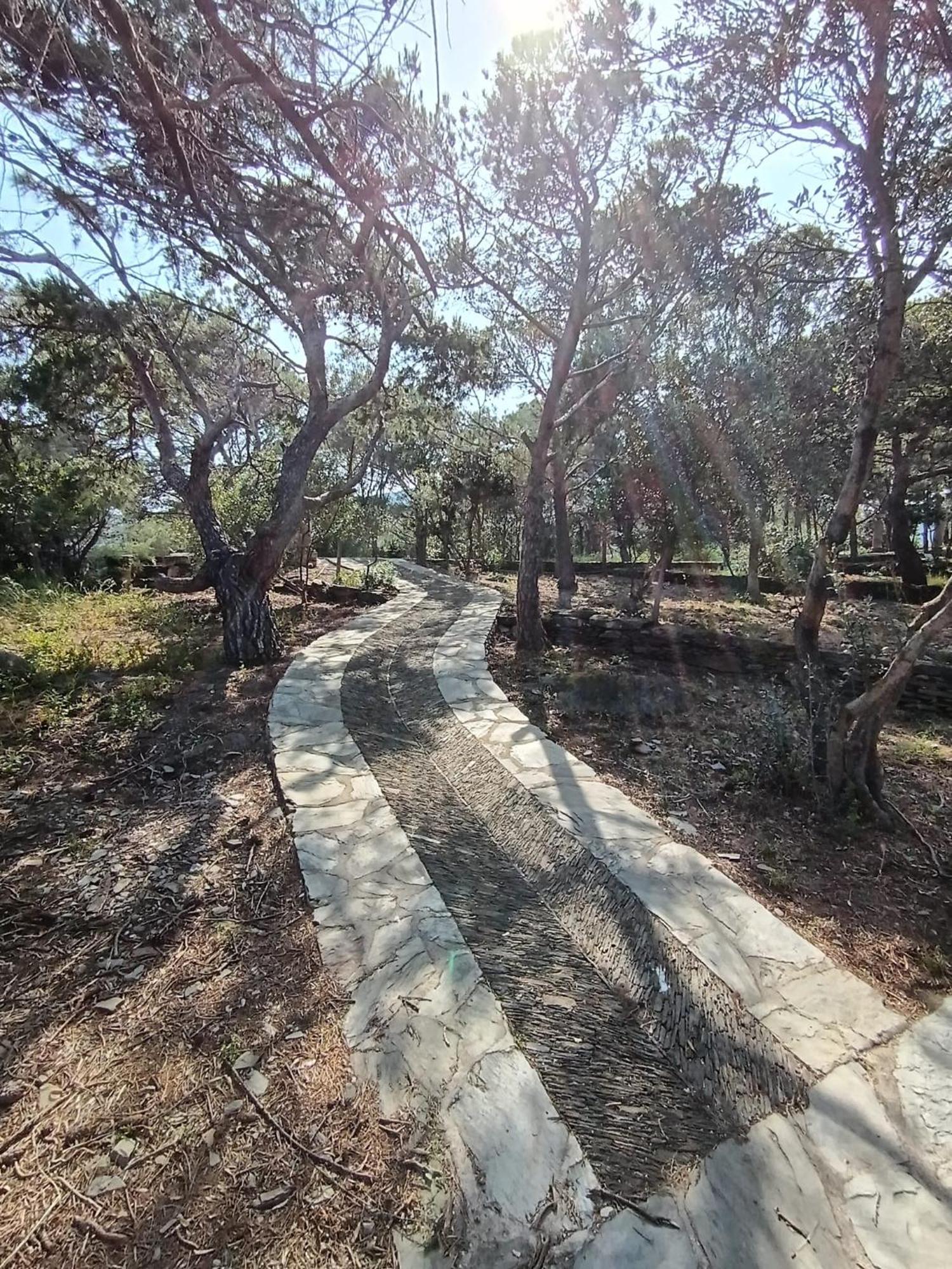Isla Privada En Cadaques De Ensueno Con 11 Habitaciones Dobles Con Bano Privado Y Piscina Exterior photo